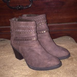 Sugar booties size 8